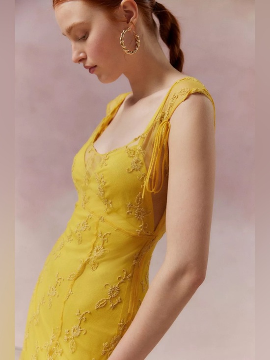 UO Micah Embroidered Floral Midi Dress - Picture 2 of 3